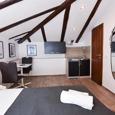 Apartamento Old Town 1 *