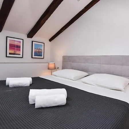 Apartamento Old Town 1 *