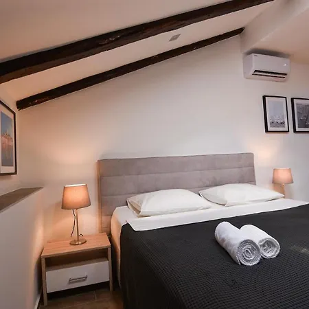 Apartamento Old Town 1 *