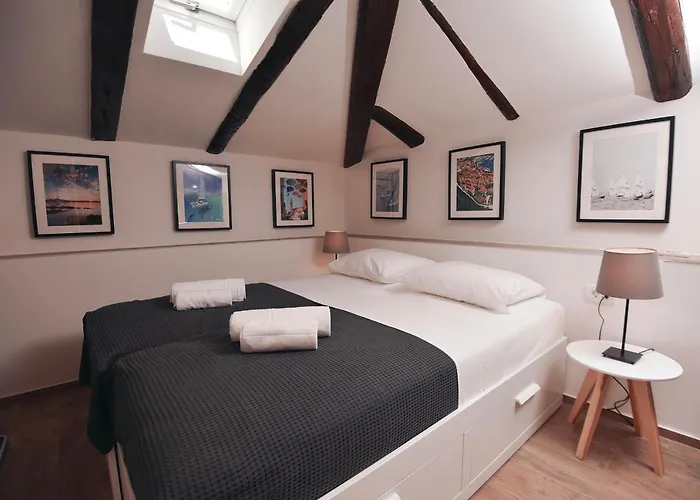 Apartment Old Town 1 *