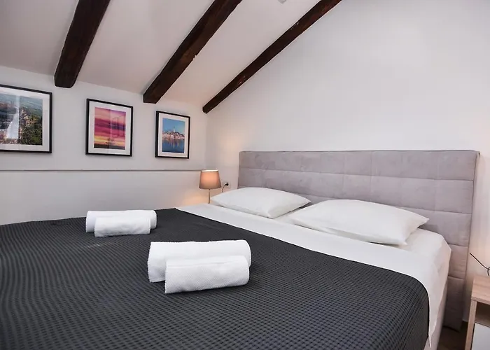 Apartment Old Town 1 *